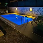 5 Km To Alacati, Luxury With Garden And Pool Çeşme
