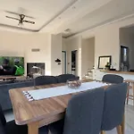 5 Km To Alacati, Luxury With Garden And Pool 别墅
