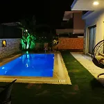 别墅 5 Km To Alacati, Luxury With Garden And Pool Çeşme