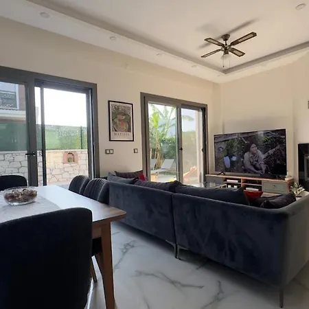 فيلة 5 Km To Alacati, Luxury With Garden And Pool Çeşme