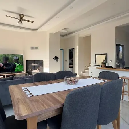 5 Km To Alacati, Luxury With Garden And Pool فيلة