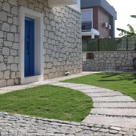 5 Km To Alacati, Luxury With Garden And Pool 别墅 *