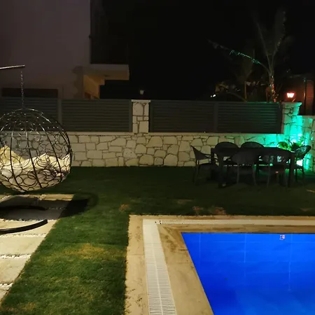 别墅 5 Km To Alacati, Luxury With Garden And Pool