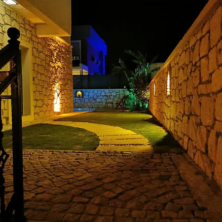别墅 5 Km To Alacati, Luxury With Garden And Pool Çeşme