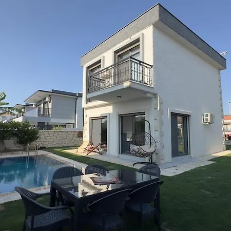 5 Km To Alacati, Luxury With Garden And Pool Villa Çeşme