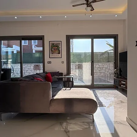 5 Km To Alacati, Luxury With Garden And Pool Çeşme