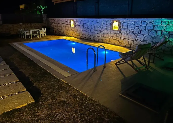 5 Km To Alacati, Luxury With Garden And Pool Çeşme