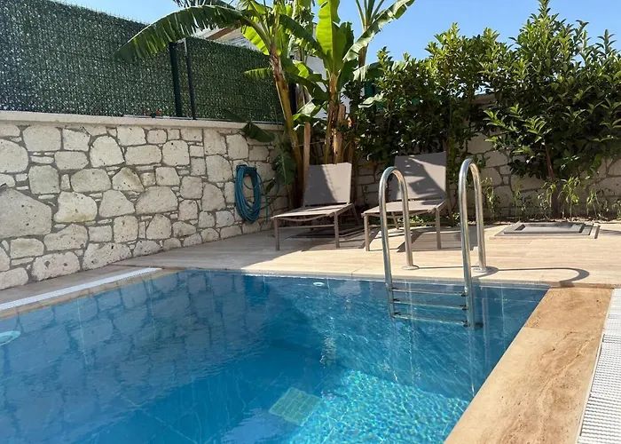 5 Km To Alacati, Luxury With Garden And Pool *