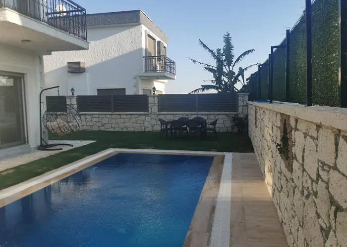 5 Km To Alacati, Luxury With Garden And Pool Villa *