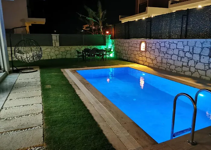 5 Km To Alacati, Luxury With Garden And Pool Çeşme